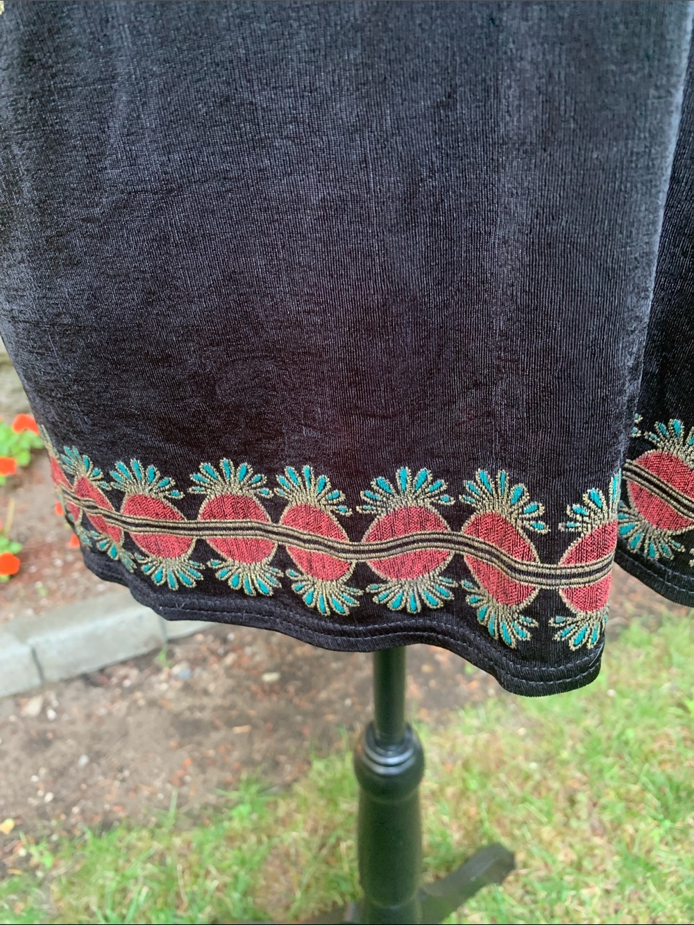 Han’s & Fam Shimmery Floral pattern Defign Too - Picture 4 of 8